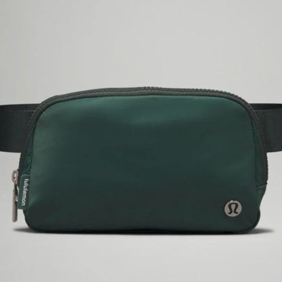 NWT Lululemon Everywhere Belt Bag -1L in Medium / Dark Forest Green - Picture 1 of 6